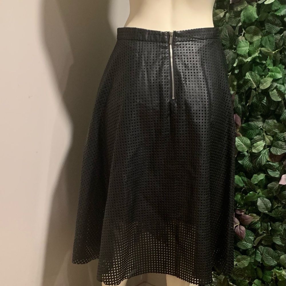 Black textured skirt